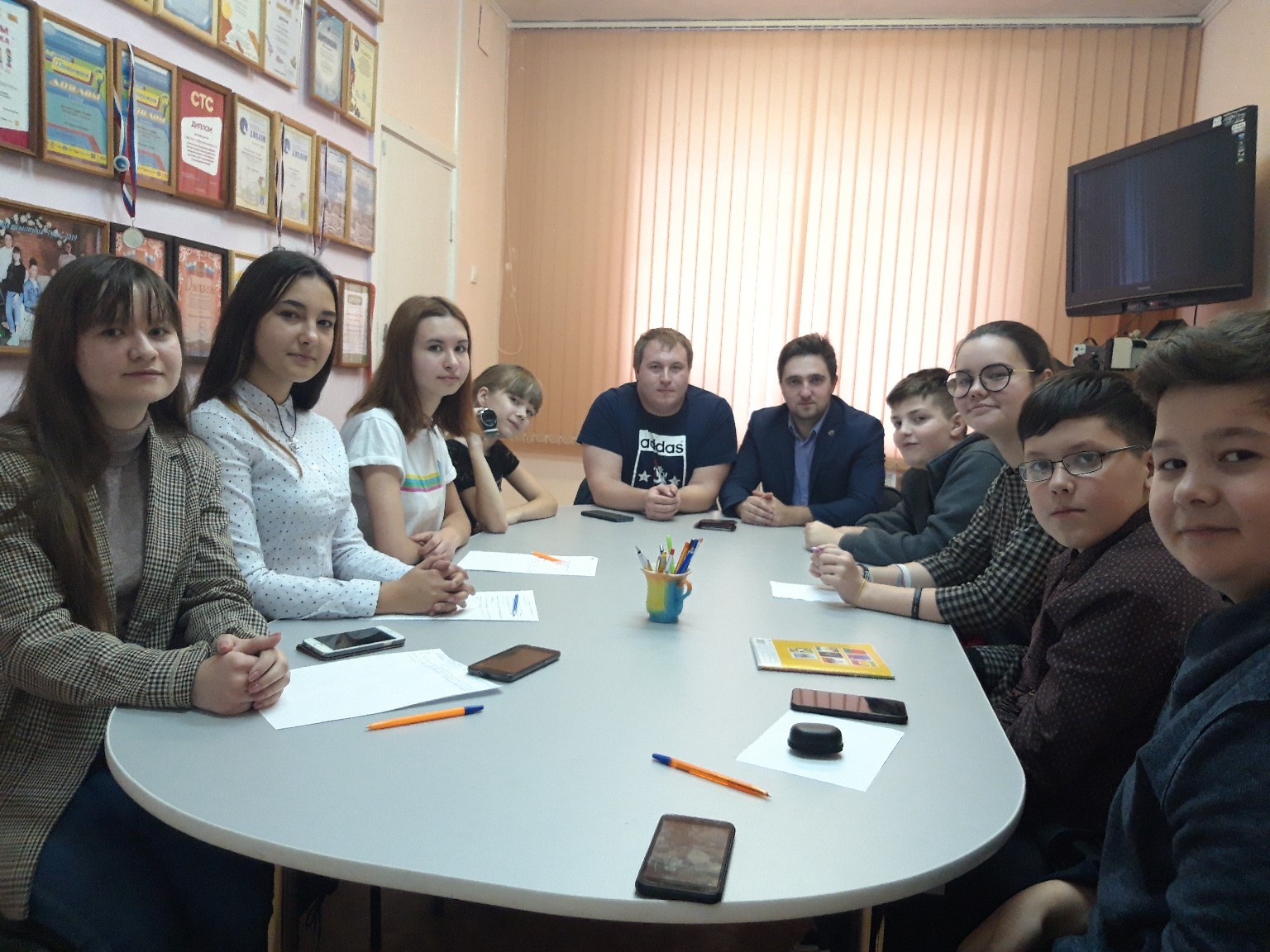 Провели с коллегой в детской студии "Гном" ДДиЮТ лекцию на тему "права и обязанности детей".